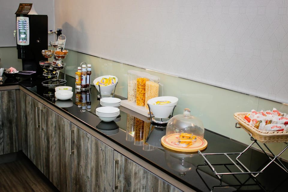 Coffee/tea facilities, Food and drinks, Food, Breakfast, Continental breakfast, Buffet breakfast