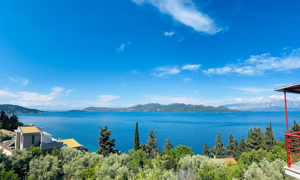 Mountain view, Sea view