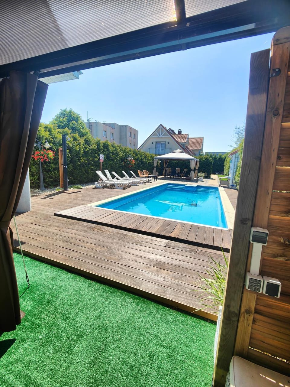 Swimming pool