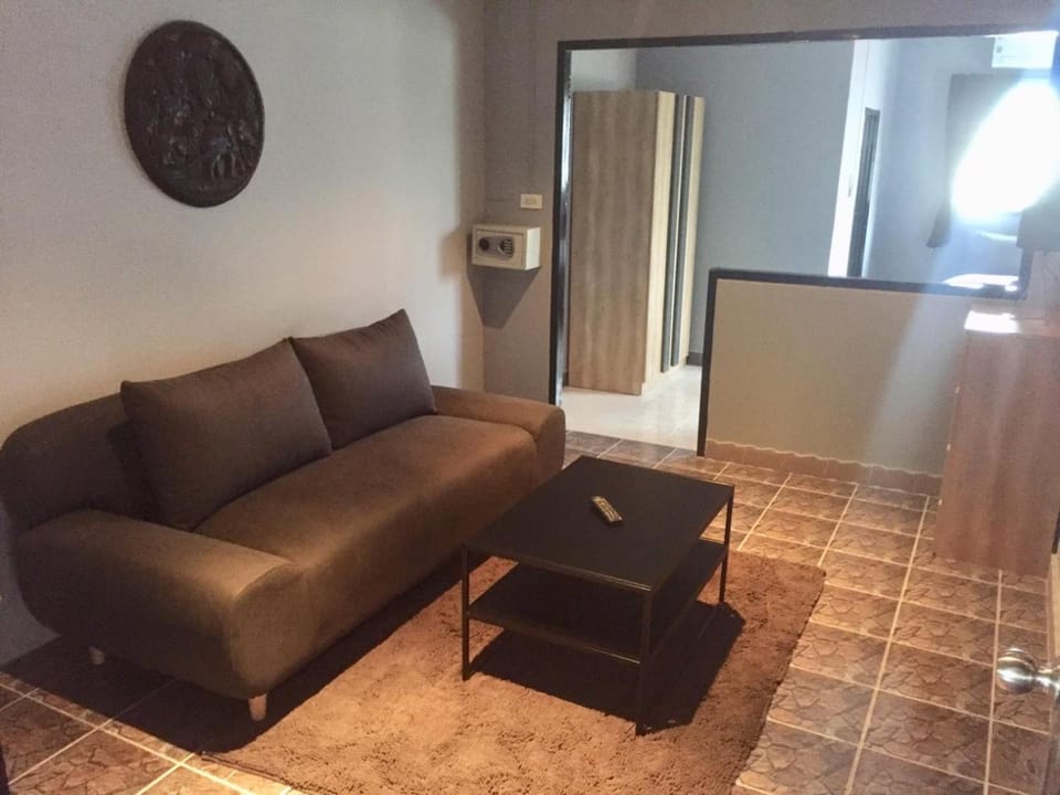 Shanghai Guesthouse Monna bar Bed and Breakfast in Pattaya City