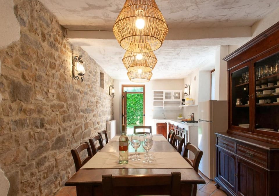 Dining area, kitchen