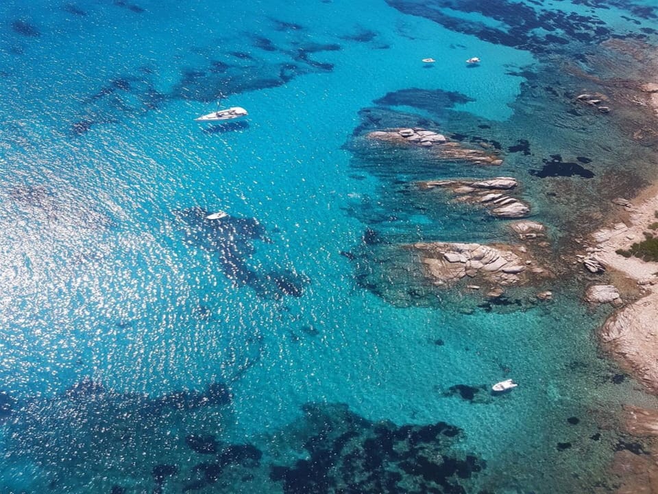 Nearby landmark, Natural landscape, Other, Beach, Area and facilities