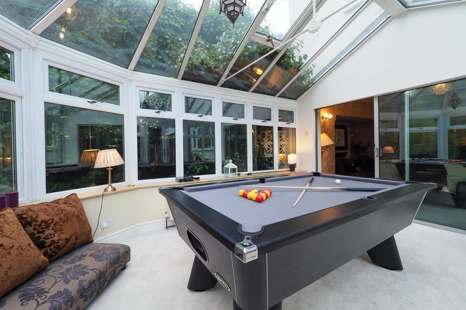 Billiard, Game Room
