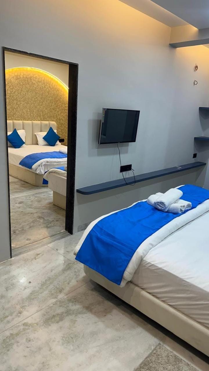 Communal lounge/ TV room, Bed, TV and multimedia, Photo of the whole room, Bedroom