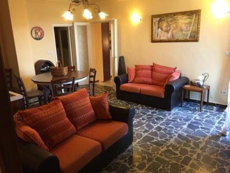 Photo of the whole room, Decorative detail, Decorative detail