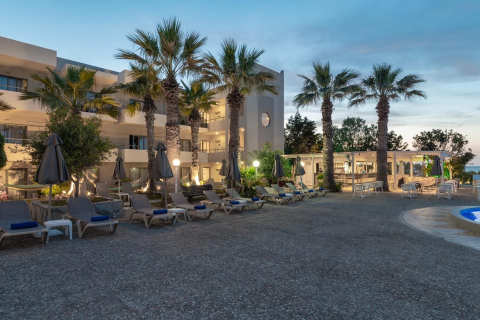 Balcony/Terrace, Lounge or bar, Pool view