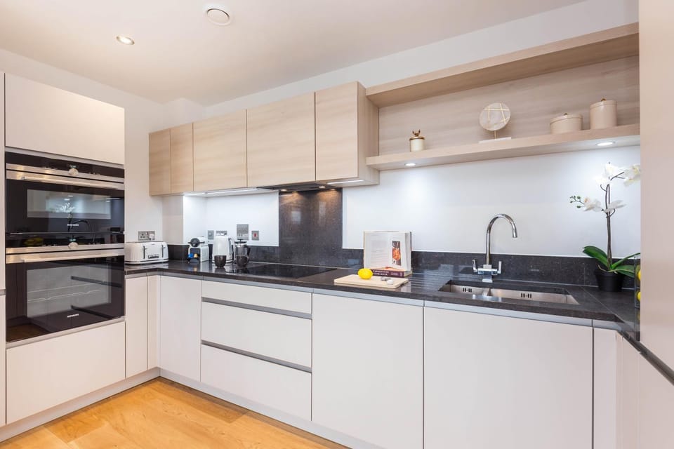Kitchen or kitchenette, minibar, oven, stove, toaster, kitchen