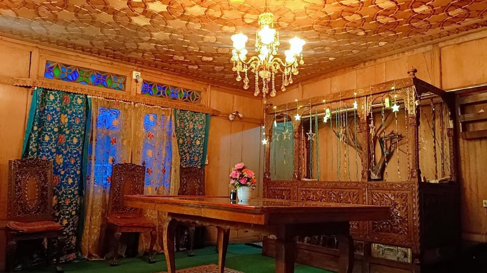 Property building, Dining area, Dinner, Dinner