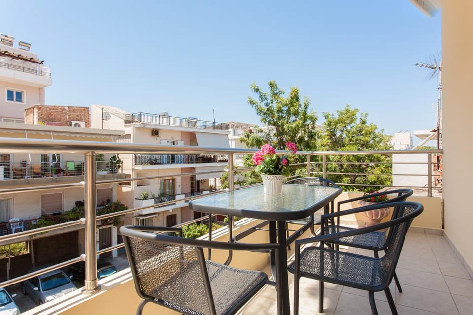 View (from property/room), Balcony/Terrace, City view, Street view