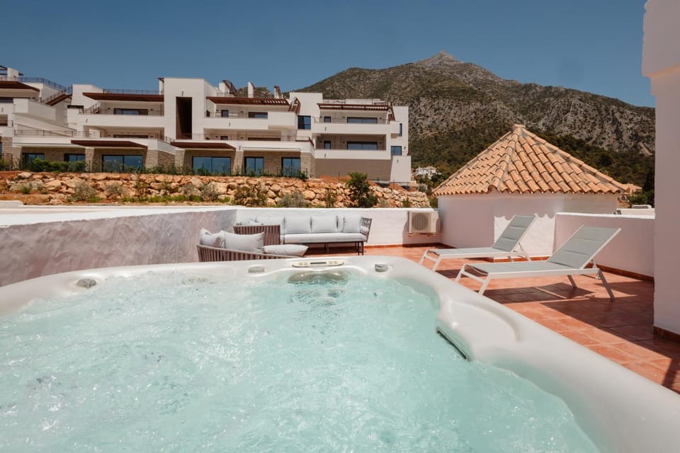 Hot Tub, Balcony/Terrace, sunbed