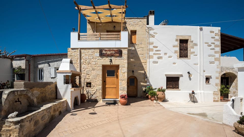 Patio, Facade/entrance, BBQ facilities