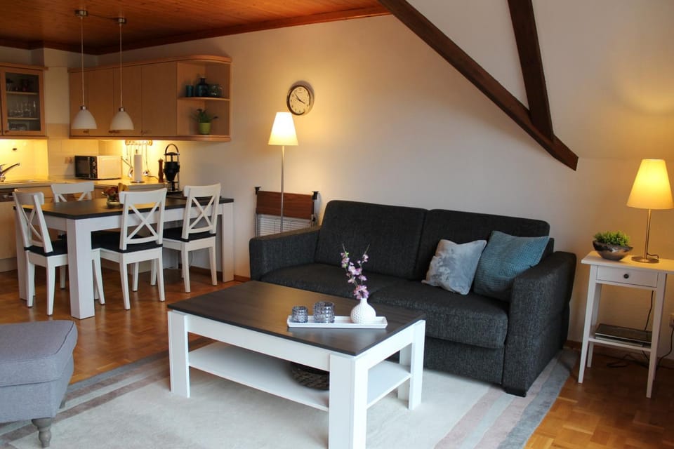 Kitchen or kitchenette, Living room, Seating area, Dining area, minibar