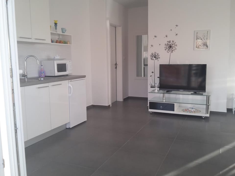 Kitchen or kitchenette, Living room