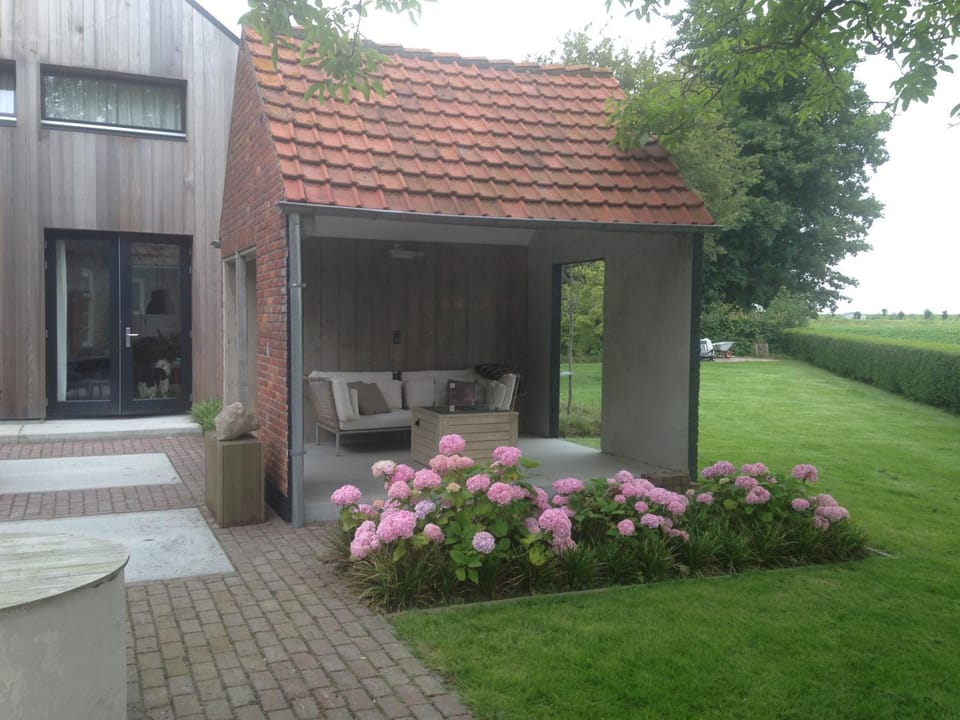 BBQ facilities, Garden, Balcony/Terrace, Beach