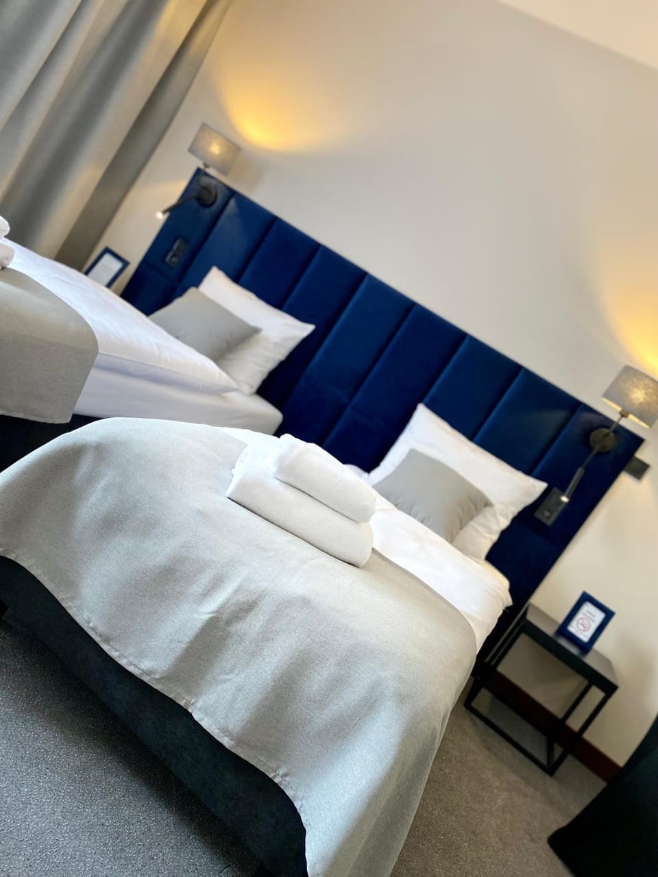 Bed, towels, air conditioner