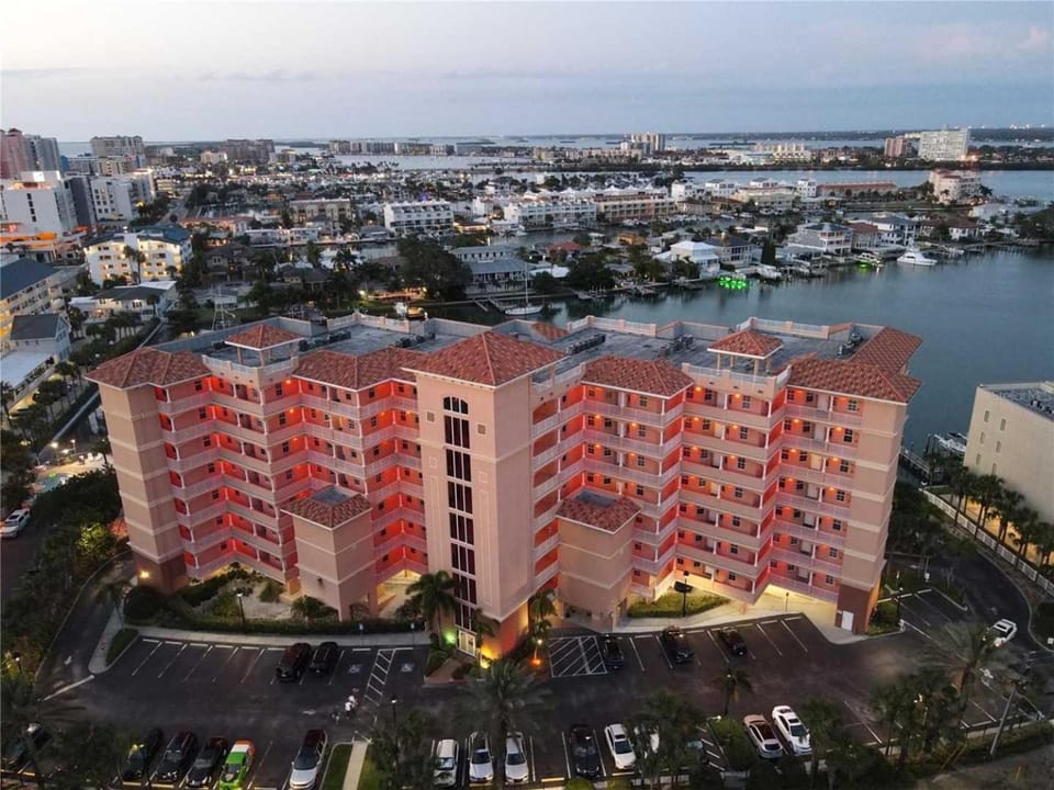 Property building, Bird's eye view, City view, Sea view, Location