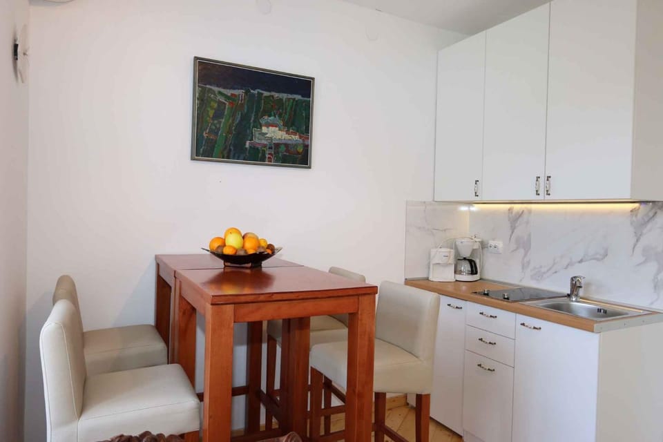Coffee/tea facilities, Dining area