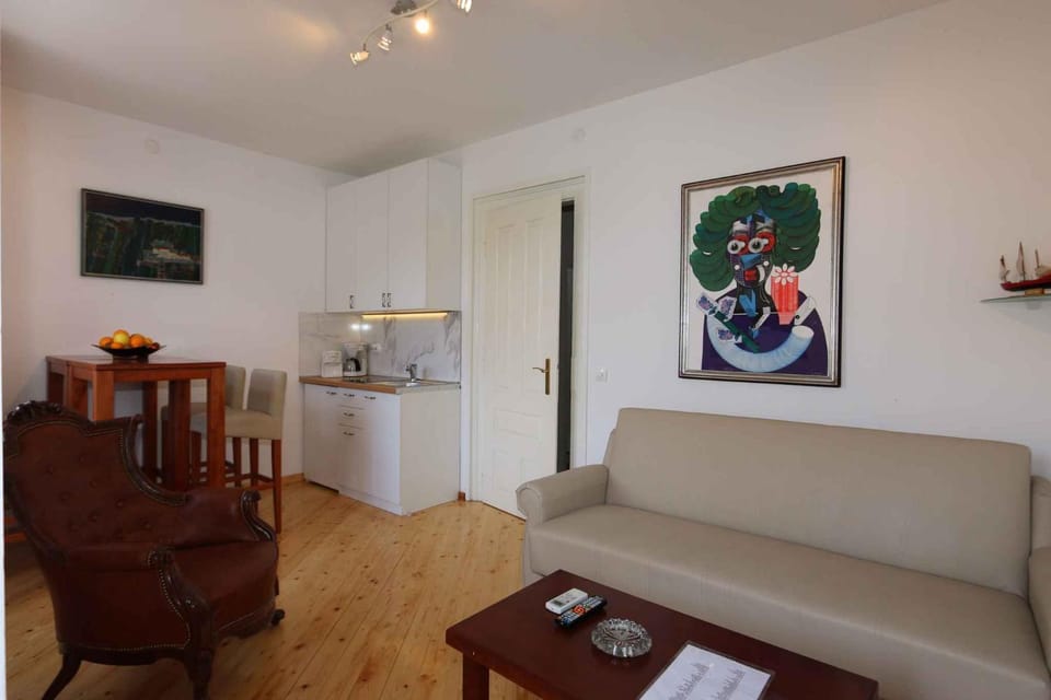 Coffee/tea facilities, Living room, Dining area