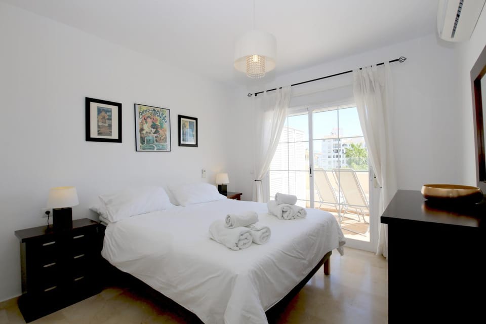 Bed, Photo of the whole room, Bedroom, towels, air conditioner
