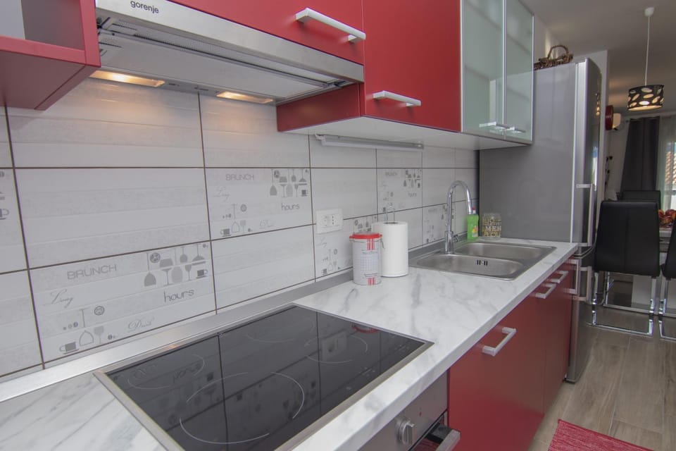 Kitchen or kitchenette, Communal kitchen
