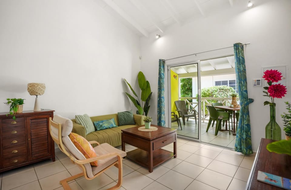Blue Marlin Apartments, nabij Mambo Beach Resort in Willemstad