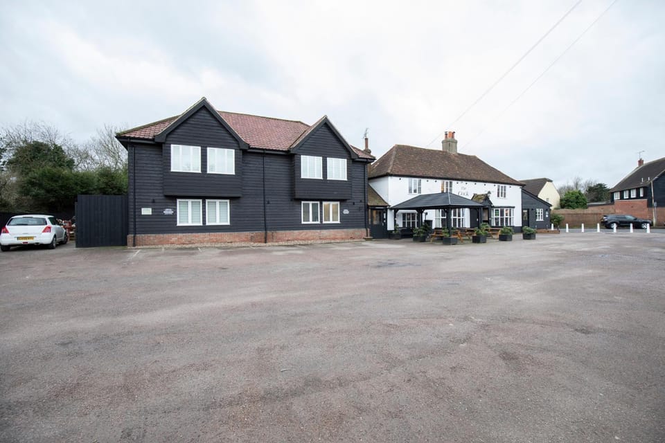 The Cock Inn Hotel Inn in East Hertfordshire District