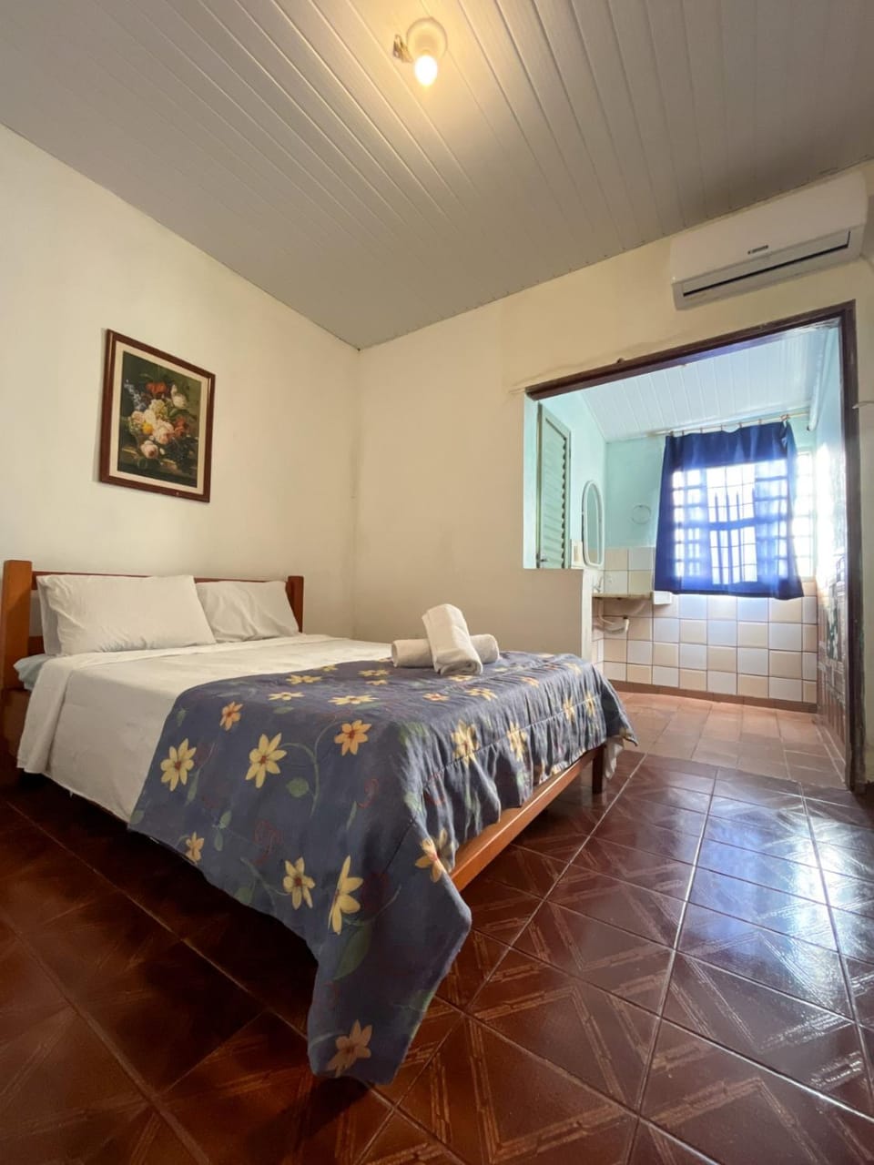 Bed, Bedroom, towels, air conditioner