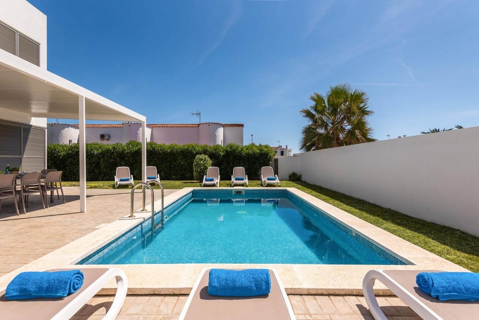 Patio, Pool view, Swimming pool, sunbed