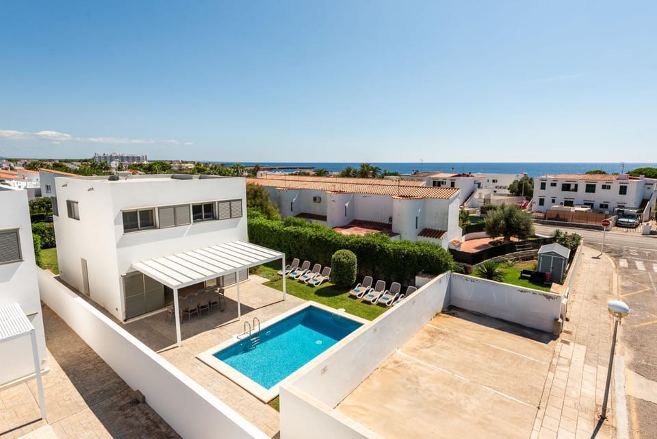 Property building, Pool view, Swimming pool, sunbed