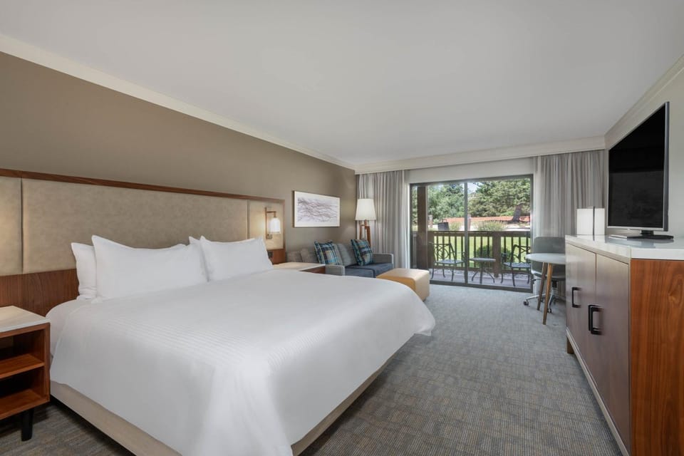 Bed, Seating area, Bedroom