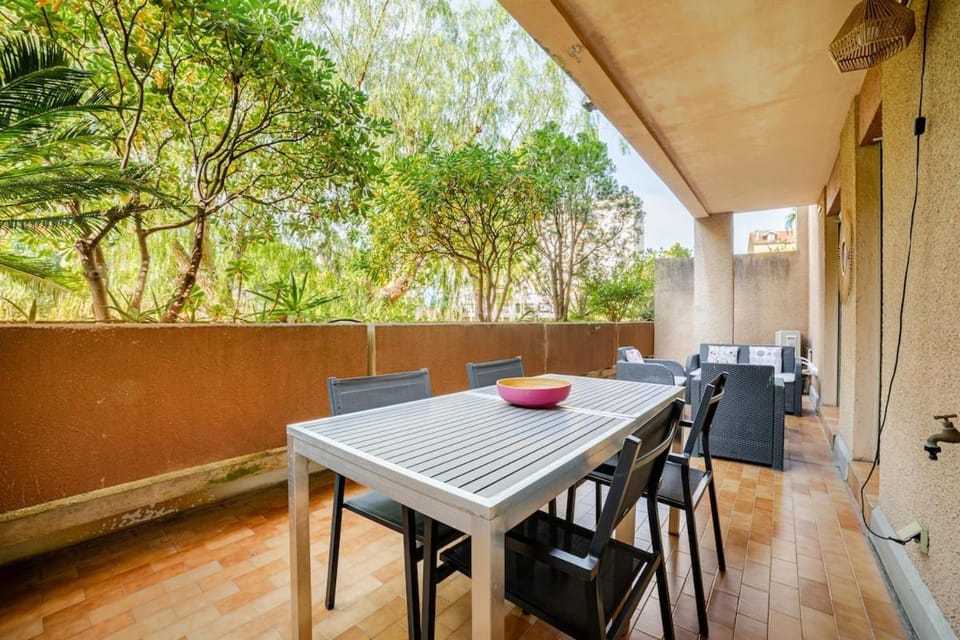 Patio, Day, Balcony/Terrace, Dining area, Garden view