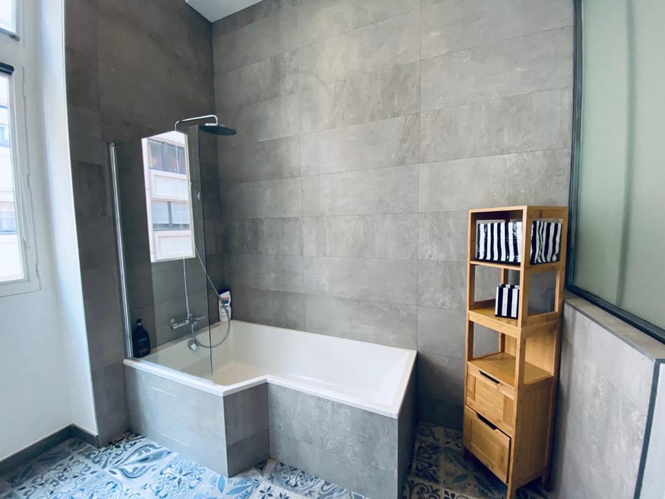 Bathroom, Bath