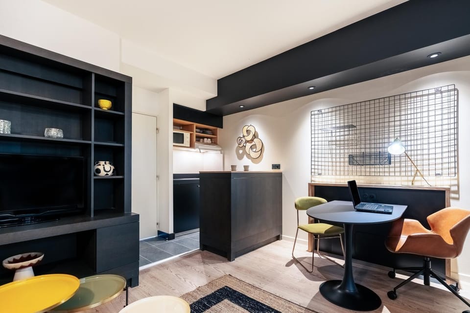 Kitchen or kitchenette, Living room, Seating area, Dining area, minibar