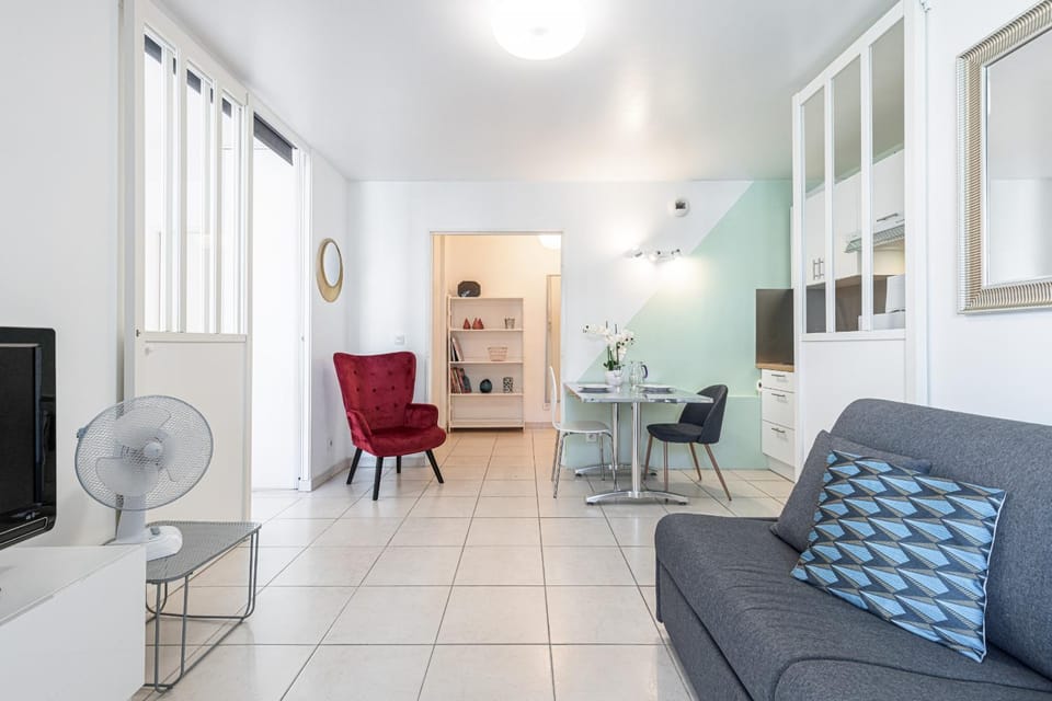 Communal lounge/ TV room, Living room