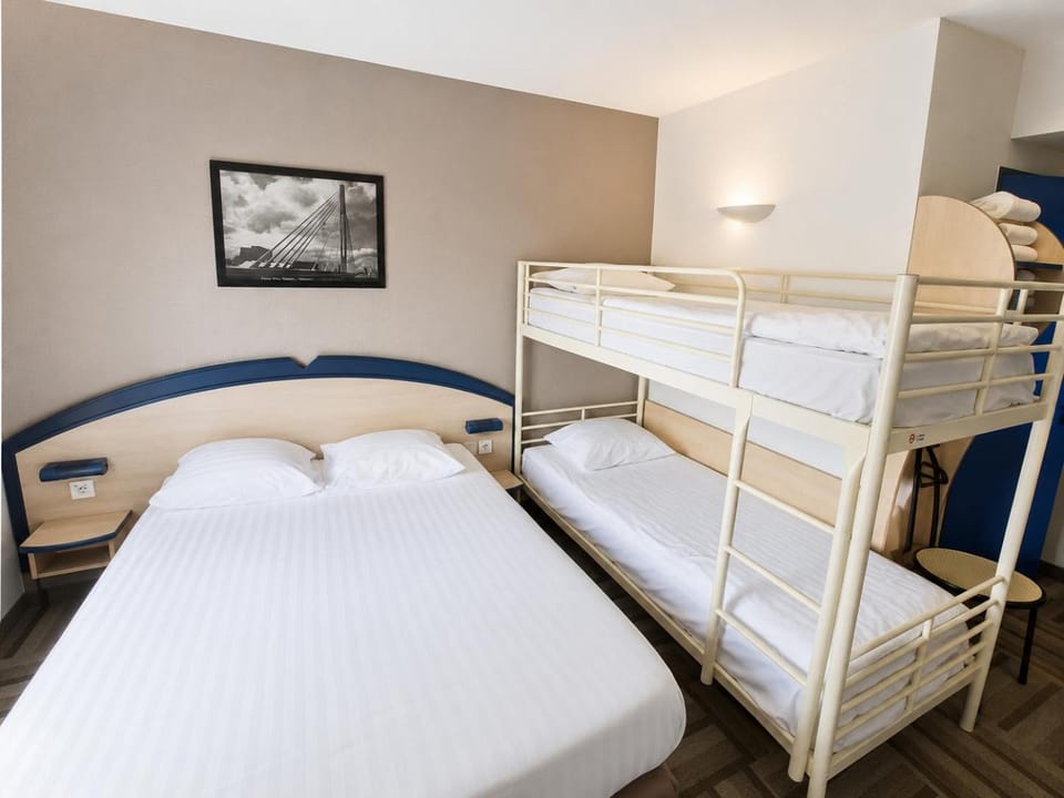 Photo of the whole room, Bedroom, bunk bed