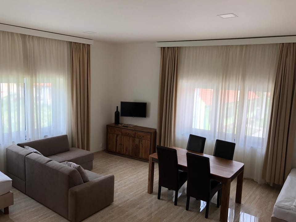 Seating area, Bedroom