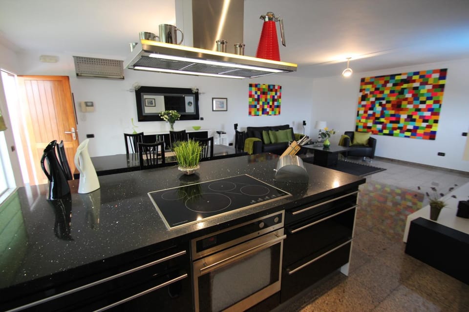 Kitchen or kitchenette, Living room, Lobby or reception