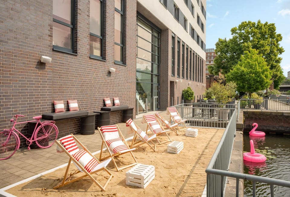 Facade/entrance, Garden, View (from property/room), Balcony/Terrace, Beach