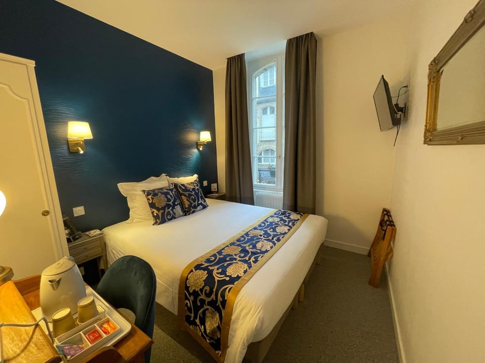 Bed, Coffee/tea facilities, Photo of the whole room, Bedroom, wardrobe