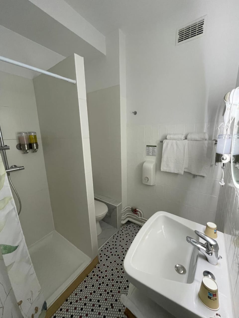 Shower, Toilet, Bathroom, heating, towels