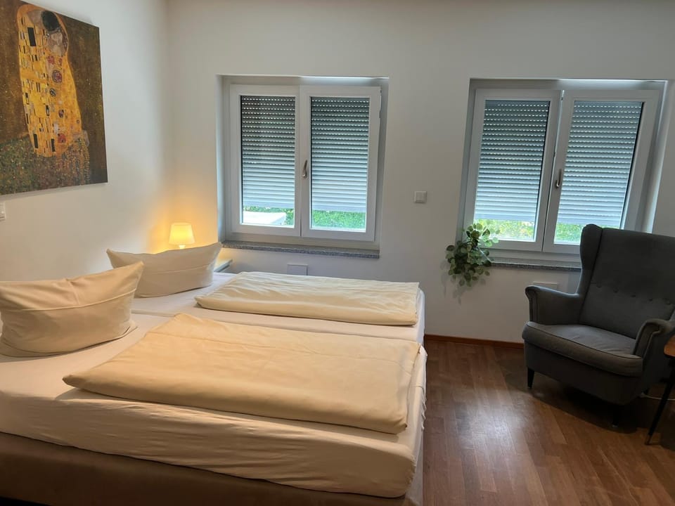 Photo of the whole room, Bedroom