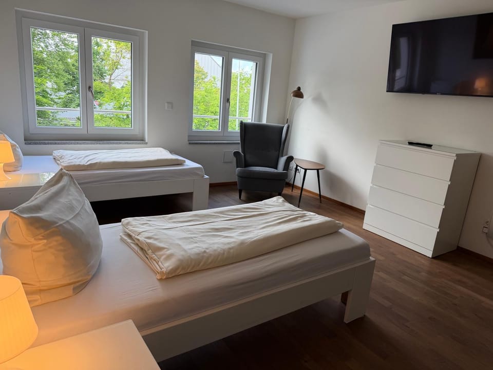 Photo of the whole room, Bedroom