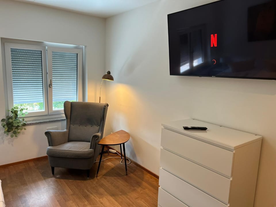 TV and multimedia, Seating area