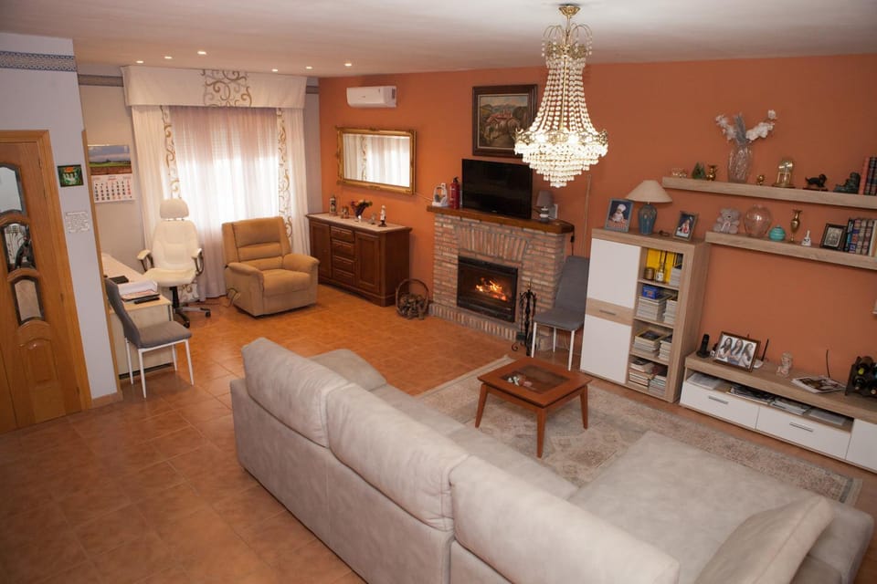Communal lounge/ TV room, Living room, Lobby or reception