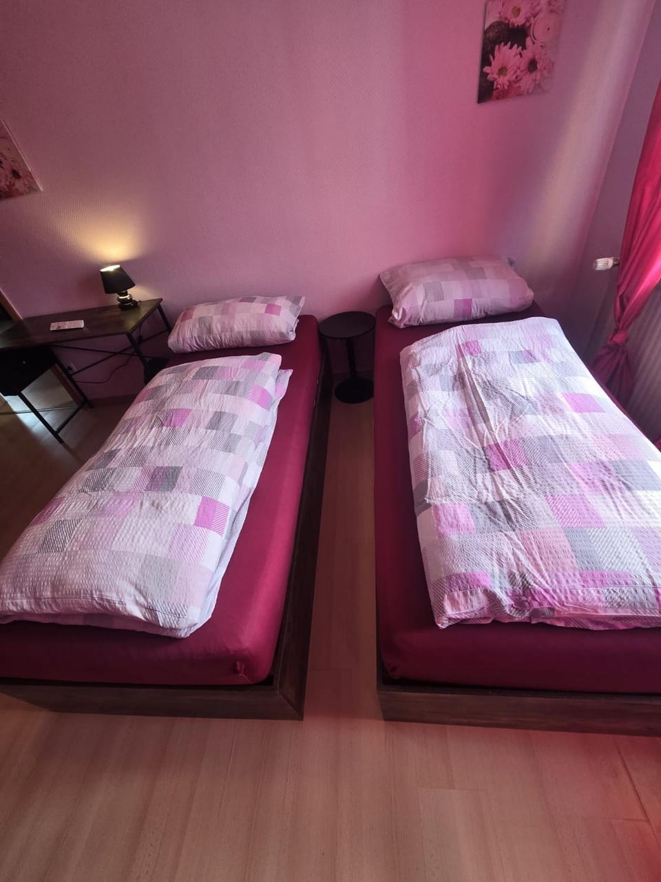 Bed, TV and multimedia, Photo of the whole room, Seating area, Bedroom, wardrobe