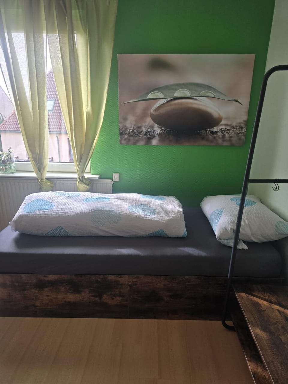 Bed, TV and multimedia, Living room, Photo of the whole room, Seating area, Bedroom, wardrobe