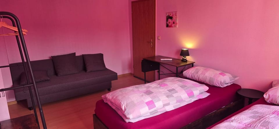 Bed, TV and multimedia, Living room, Photo of the whole room, Seating area, Bedroom, wardrobe