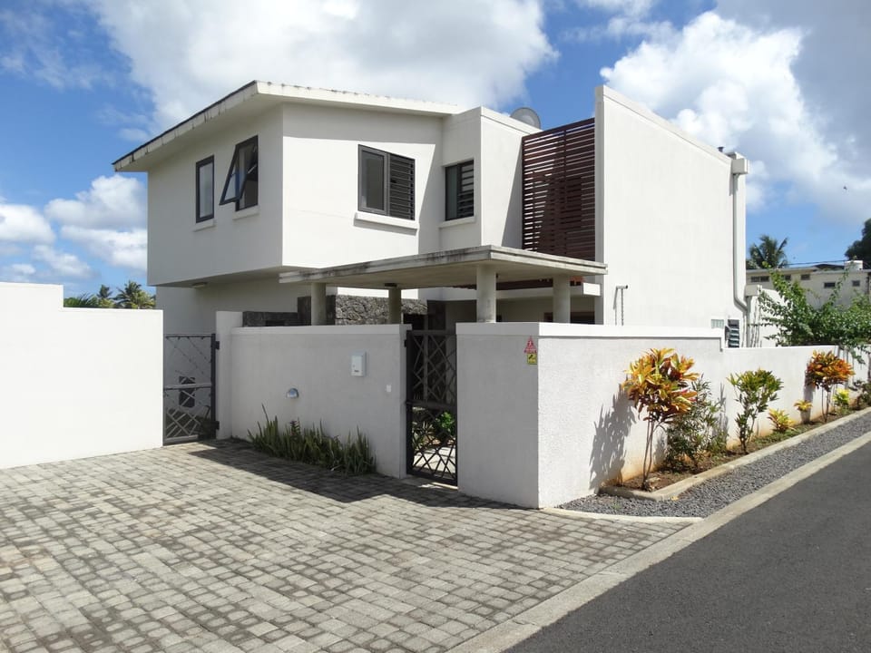 Facade/entrance, On site, Family