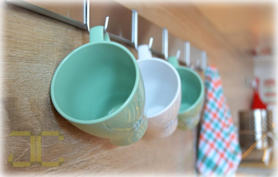 Nearby landmark, Restaurant/places to eat, Neighbourhood, Coffee/tea facilities, Kitchen or kitchenette, Decorative detail, Decorative detail, Dining area, Supermarket/grocery shop