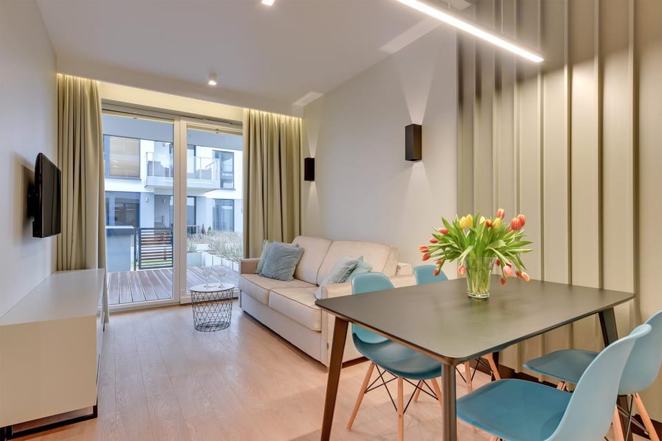 Communal lounge/ TV room, TV and multimedia, Living room, Seating area, Dining area, Evening entertainment